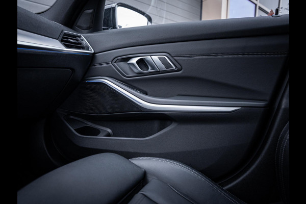 BMW 3 Serie Touring 320i High Executive Edition - M-Sport l 19'' l Camera l Sfeeverl.