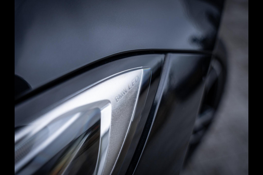 BMW 3 Serie Touring 320i High Executive Edition - M-Sport l 19'' l Camera l Sfeeverl.
