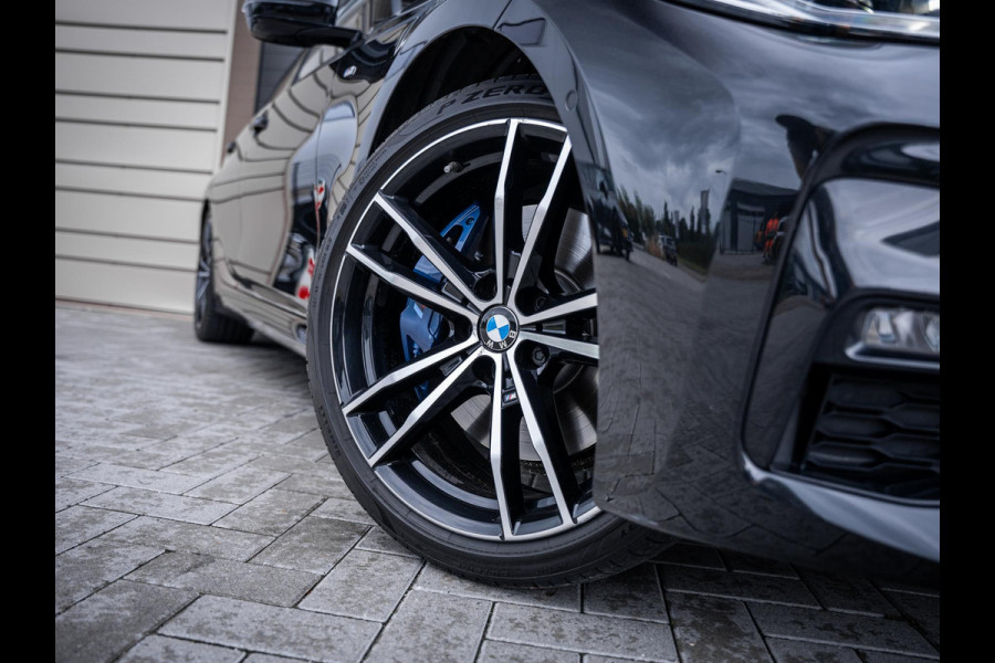 BMW 3 Serie Touring 320i High Executive Edition - M-Sport l 19'' l Camera l Sfeeverl.