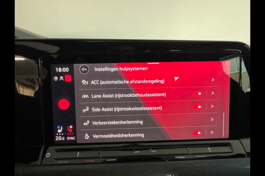 Volkswagen Golf 2.0 TSI GTI Pano|Leer|Stoelventilatie|Camera|IQ|Camera