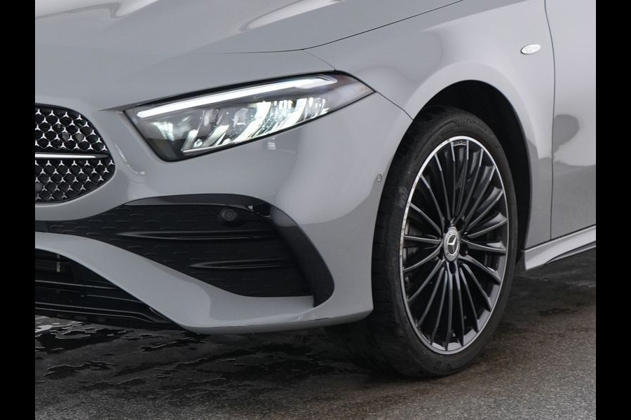 Mercedes-Benz A-Klasse 250 e AMG Plug-In Hybride AMG Line | Night Pakket | 19 Inch AMG Velgen | Parkeerpakket met achteruitrijcamera | Ledkoplampen. Inclusief 24 maanden Mercedes-Benz Certified garantie voor Europa.