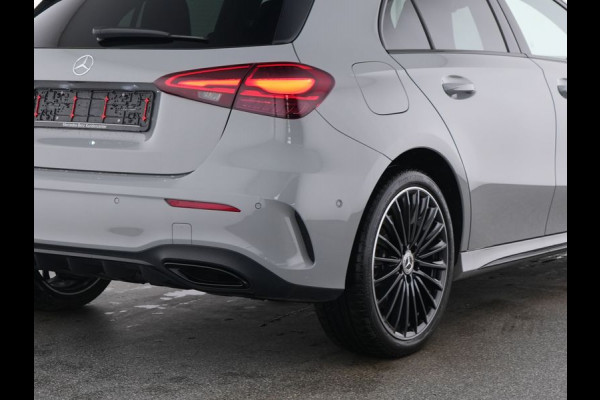 Mercedes-Benz A-Klasse 250 e AMG Plug-In Hybride AMG Line | Night Pakket | 19 Inch AMG Velgen | Parkeerpakket met achteruitrijcamera | Ledkoplampen. Inclusief 24 maanden Mercedes-Benz Certified garantie voor Europa.