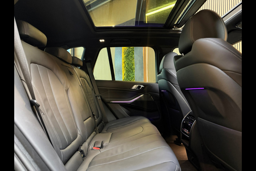 BMW X5 XDrive45e High Executive M-SPORT|PANO|HuD|SKY LOUNGE|360CAM|ACHTERASBESTURING|SFEERVERLICHTING|22INCH|394PK|BOMVOL!