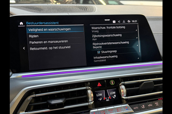 BMW X5 XDrive45e High Executive M-SPORT|PANO|HuD|SKY LOUNGE|360CAM|ACHTERASBESTURING|SFEERVERLICHTING|22INCH|394PK|BOMVOL!