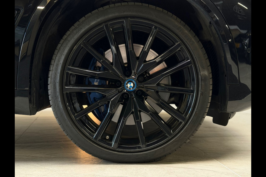 BMW X5 XDrive45e High Executive M-SPORT|PANO|HuD|SKY LOUNGE|360CAM|ACHTERASBESTURING|SFEERVERLICHTING|22INCH|394PK|BOMVOL!