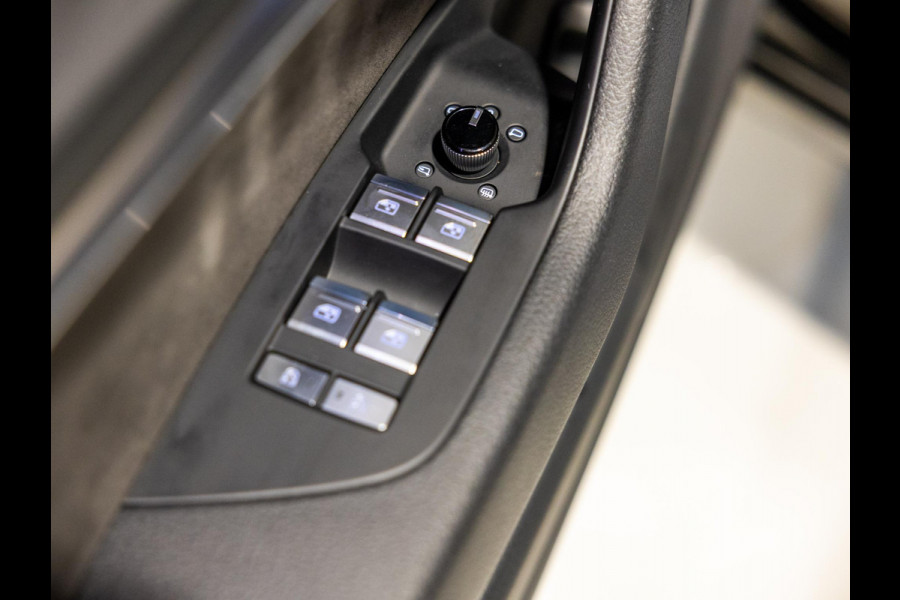 Audi A6 Avant 55 TFSI e quattro S-Line Competition / 367pk / Panorama dak / Trekhaak / Dodehoek herkenning / Elektrische stoelverstelling /