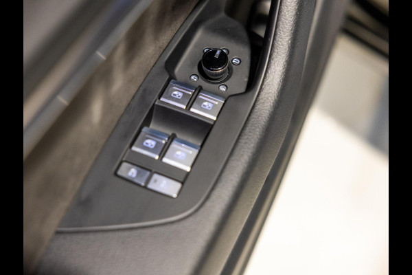 Audi A6 Avant 55 TFSI e quattro S-Line Competition / 367pk / Panorama dak / Trekhaak / Dodehoek herkenning / Elektrische stoelverstelling /