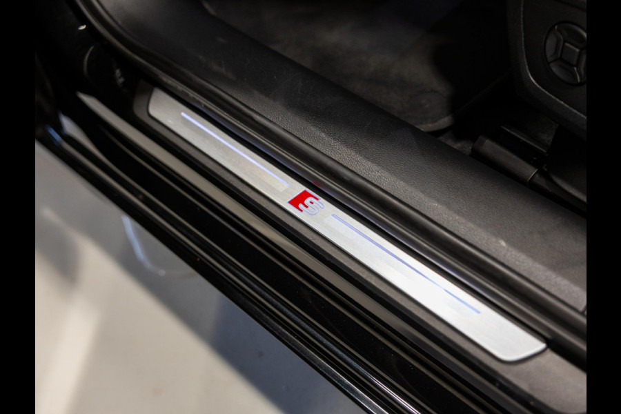 Audi A6 Avant 55 TFSI e quattro S-Line Competition / 367pk / Panorama dak / Trekhaak / Dodehoek herkenning / Elektrische stoelverstelling /