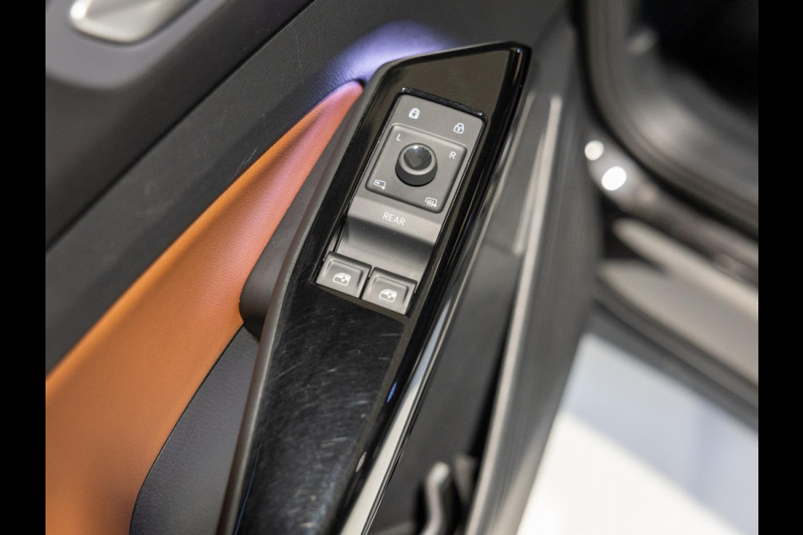 Volkswagen ID.4 First 77 kWh SOH 92% / 204pk / Warmtepomp / Stoelverwarming / Achteruitrij camera /