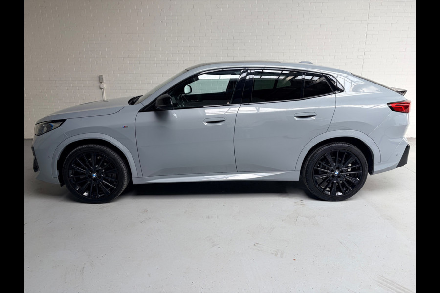 BMW X2 SDrive20i M Sport 170pk Launch Edition Black Pakket, LED, Navi, Leder, Massage, 20inch, NEDERLANDSE AUTO 1ste eigenaar!