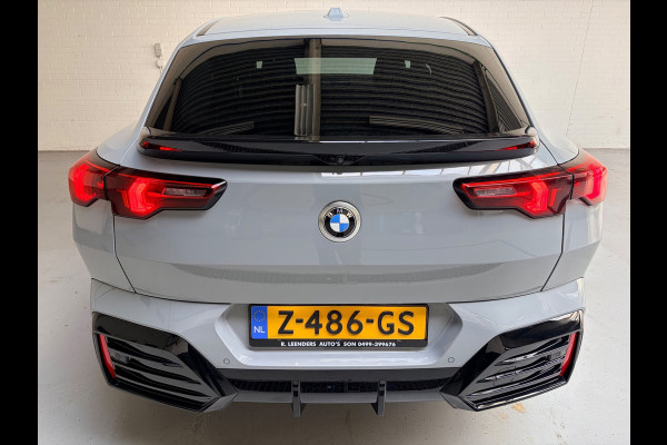 BMW X2 SDrive20i M Sport 170pk Launch Edition Black Pakket, LED, Navi, Leder, Massage, 20inch, NEDERLANDSE AUTO 1ste eigenaar!