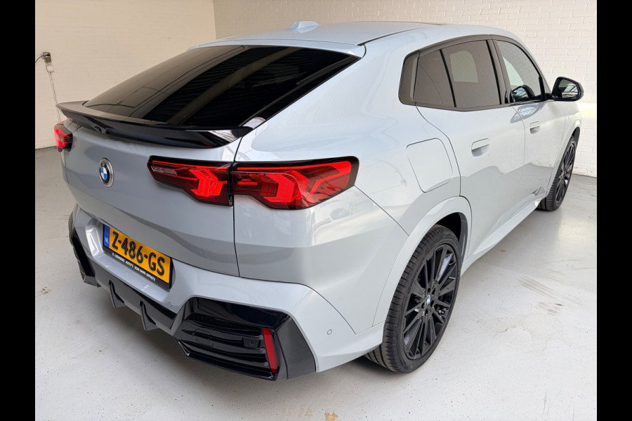BMW X2 SDrive20i M Sport 170pk Launch Edition Black Pakket, LED, Navi, Leder, Massage, 20inch, NEDERLANDSE AUTO 1ste eigenaar!