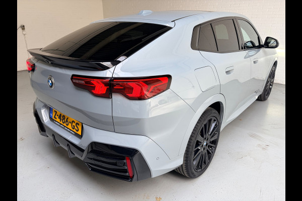 BMW X2 SDrive20i M Sport 170pk Launch Edition Black Pakket, LED, Navi, Leder, Massage, 20inch, NEDERLANDSE AUTO 1ste eigenaar!