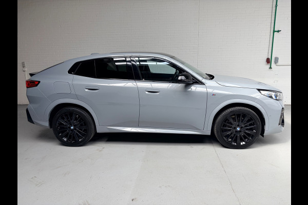 BMW X2 SDrive20i M Sport 170pk Launch Edition Black Pakket, LED, Navi, Leder, Massage, 20inch, NEDERLANDSE AUTO 1ste eigenaar!