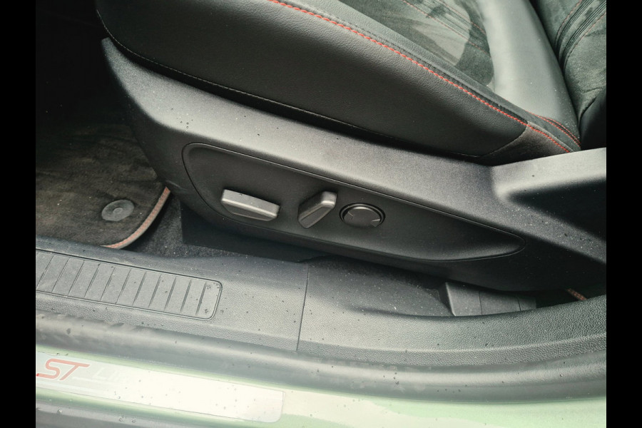 Ford Kuga 2.5 FHEV ST-Line X Black Pack geen stekker