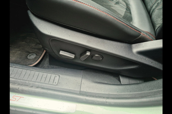 Ford Kuga 2.5 FHEV ST-Line X Black Pack geen stekker