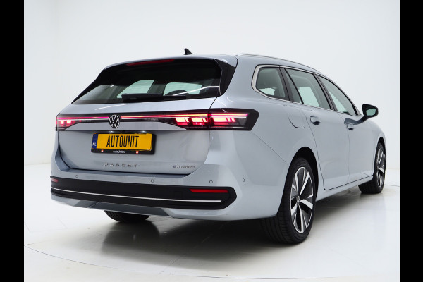 Volkswagen Passat Variant 1.5 eHybrid 204PK | Leder/Alcantara | Massage | Sfeerlicht | Camera | Keyless | Adaptive Cruise | Carplay