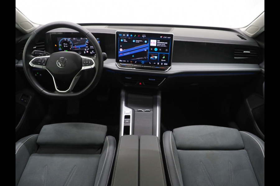 Volkswagen Passat Variant 1.5 eHybrid 204PK | Leder/Alcantara | Massage | Sfeerlicht | Camera | Keyless | Adaptive Cruise | Carplay