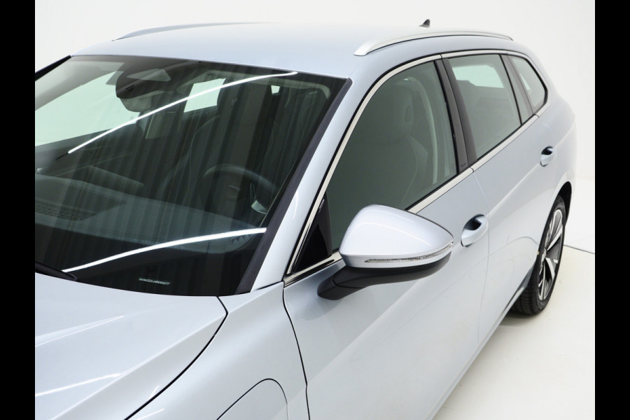 Volkswagen Passat Variant 1.5 eHybrid 204PK | Leder/Alcantara | Massage | Sfeerlicht | Camera | Keyless | Adaptive Cruise | Carplay