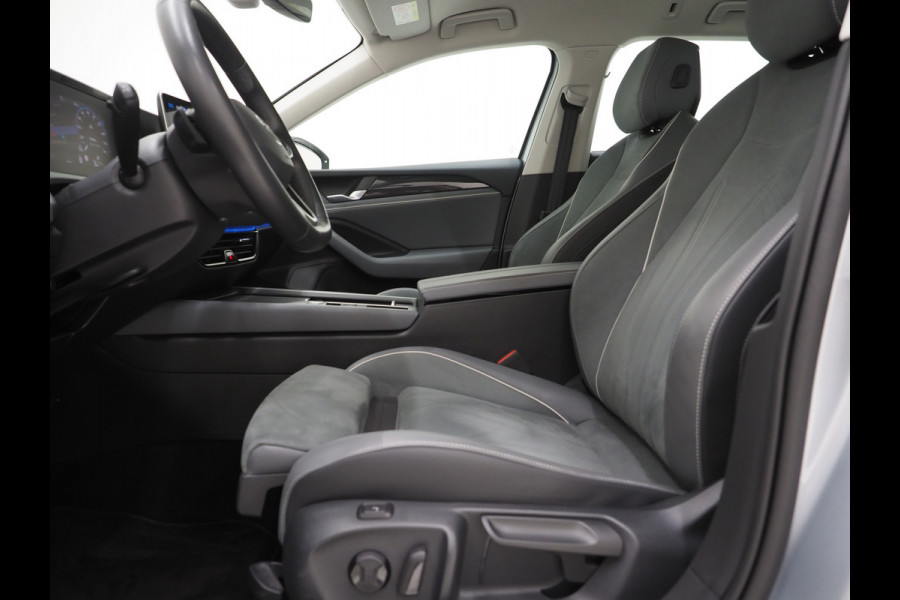 Volkswagen Passat Variant 1.5 eHybrid 204PK | Leder/Alcantara | Massage | Sfeerlicht | Camera | Keyless | Adaptive Cruise | Carplay