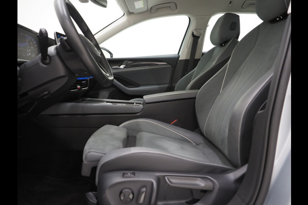 Volkswagen Passat Variant 1.5 eHybrid 204PK | Leder/Alcantara | Massage | Sfeerlicht | Camera | Keyless | Adaptive Cruise | Carplay