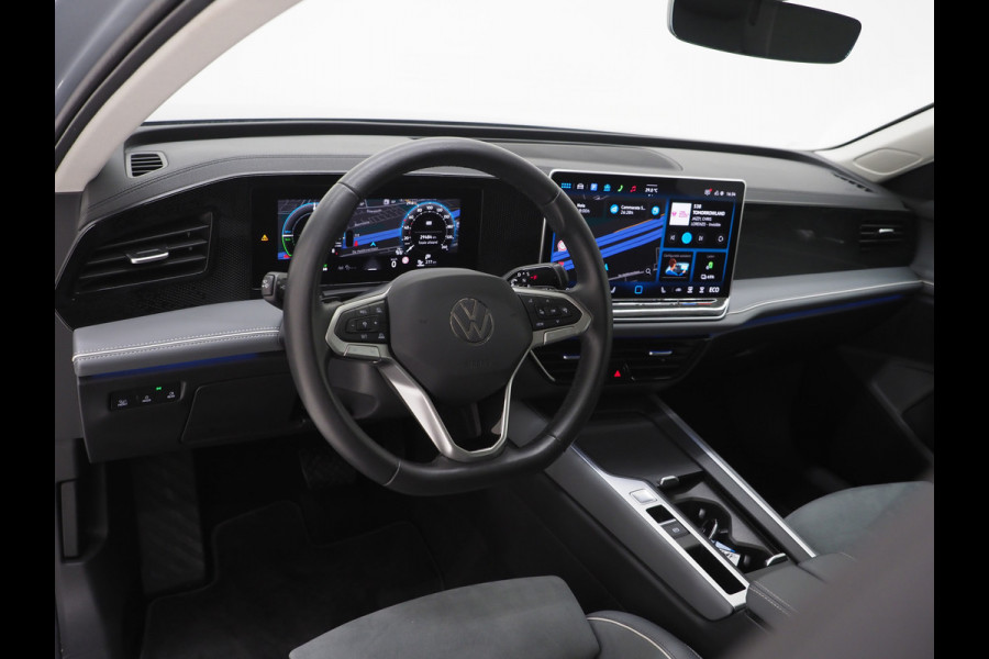 Volkswagen Passat Variant 1.5 eHybrid 204PK | Leder/Alcantara | Massage | Sfeerlicht | Camera | Keyless | Adaptive Cruise | Carplay