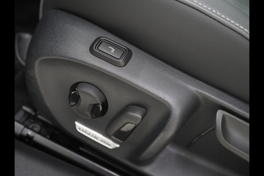 Volkswagen Passat Variant 1.5 eHybrid 204PK | Leder/Alcantara | Massage | Sfeerlicht | Camera | Keyless | Adaptive Cruise | Carplay