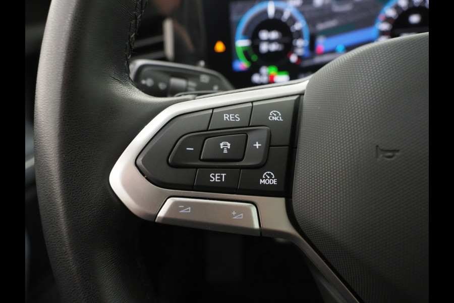 Volkswagen Passat Variant 1.5 eHybrid 204PK | Leder/Alcantara | Massage | Sfeerlicht | Camera | Keyless | Adaptive Cruise | Carplay
