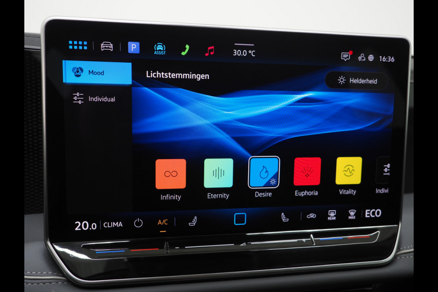 Volkswagen Passat Variant 1.5 eHybrid 204PK | Leder/Alcantara | Massage | Sfeerlicht | Camera | Keyless | Adaptive Cruise | Carplay