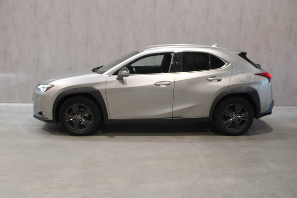 Lexus UX 250h First Edition Camera/Cruise/Prijs rijklaar incl 12 maanden bovag