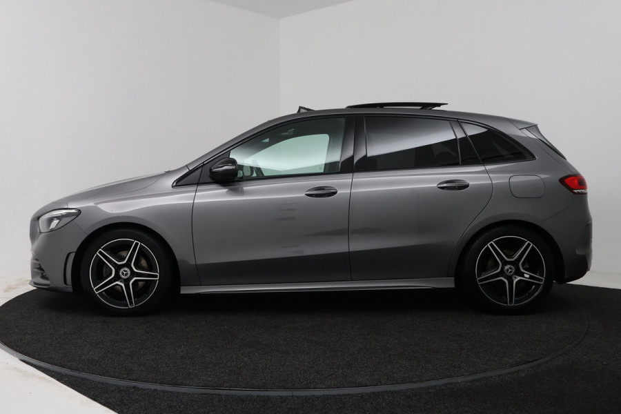 Mercedes-Benz B-Klasse 180 Business Solution AMG (PANORAMADAK, STOELVERWARMING, CAMERA, NAVIGATIE)