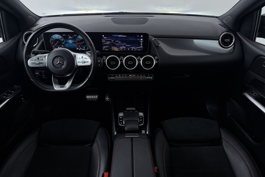 Mercedes-Benz B-Klasse 180 Business Solution AMG (PANORAMADAK, STOELVERWARMING, CAMERA, NAVIGATIE)