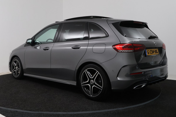 Mercedes-Benz B-Klasse 180 Business Solution AMG (PANORAMADAK, STOELVERWARMING, CAMERA, NAVIGATIE)