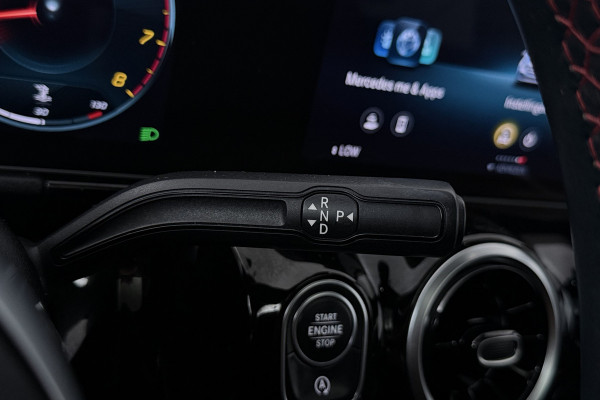 Mercedes-Benz B-Klasse 180 Business Solution AMG (PANORAMADAK, STOELVERWARMING, CAMERA, NAVIGATIE)