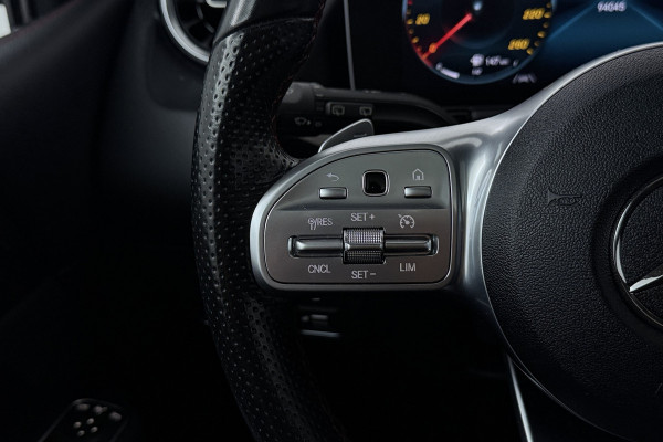 Mercedes-Benz B-Klasse 180 Business Solution AMG (PANORAMADAK, STOELVERWARMING, CAMERA, NAVIGATIE)