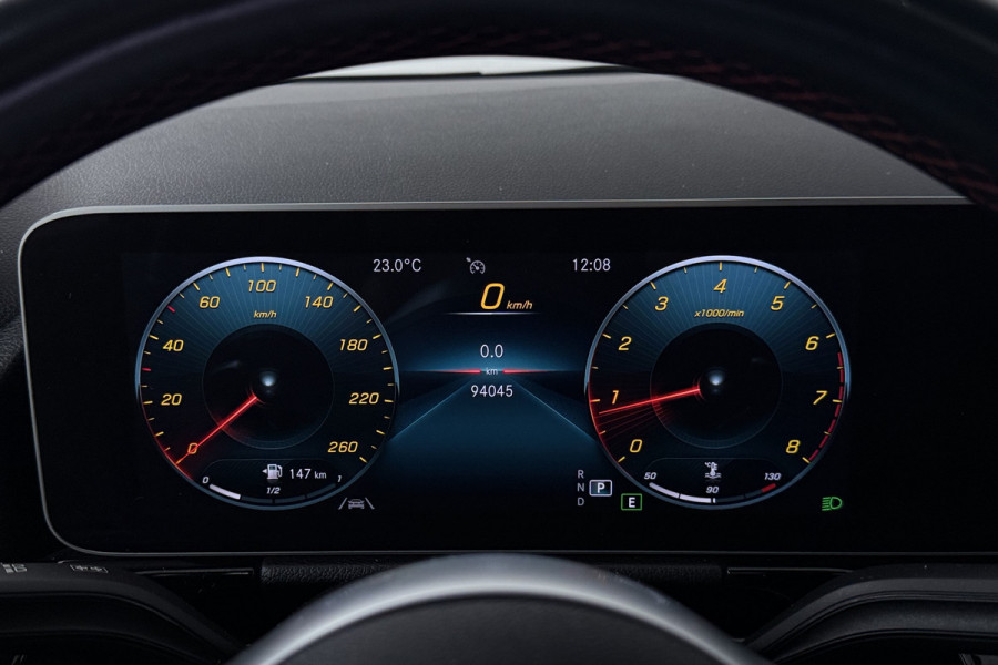 Mercedes-Benz B-Klasse 180 Business Solution AMG (PANORAMADAK, STOELVERWARMING, CAMERA, NAVIGATIE)
