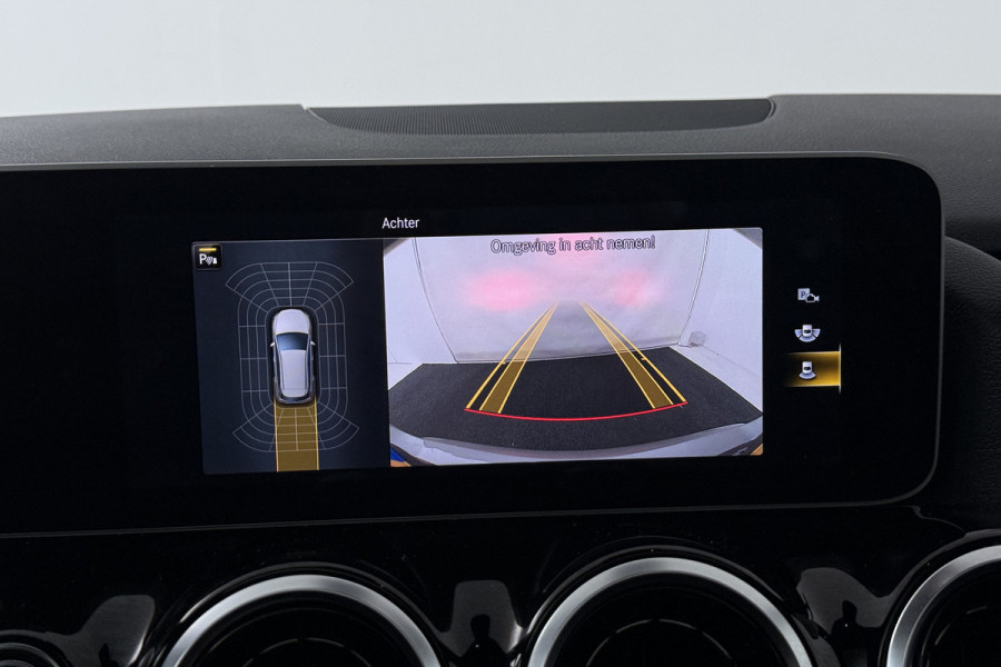 Mercedes-Benz B-Klasse 180 Business Solution AMG (PANORAMADAK, STOELVERWARMING, CAMERA, NAVIGATIE)