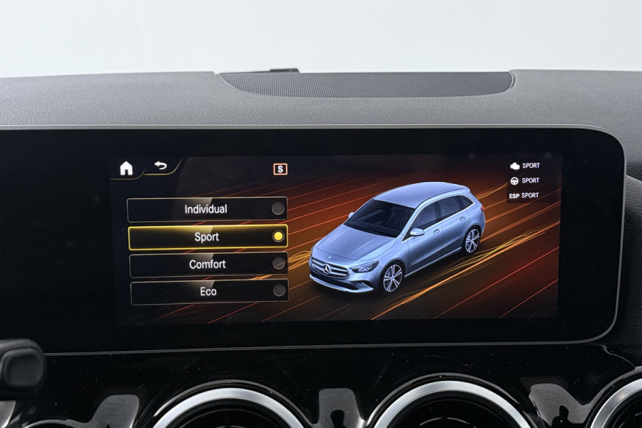 Mercedes-Benz B-Klasse 180 Business Solution AMG (PANORAMADAK, STOELVERWARMING, CAMERA, NAVIGATIE)