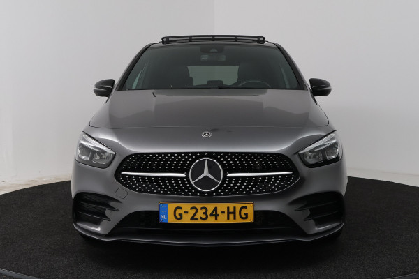Mercedes-Benz B-Klasse 180 Business Solution AMG (PANORAMADAK, STOELVERWARMING, CAMERA, NAVIGATIE)