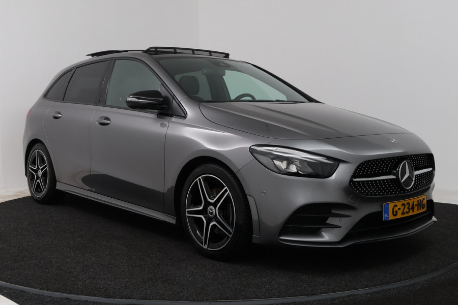 Mercedes-Benz B-Klasse 180 Business Solution AMG (PANORAMADAK, STOELVERWARMING, CAMERA, NAVIGATIE)