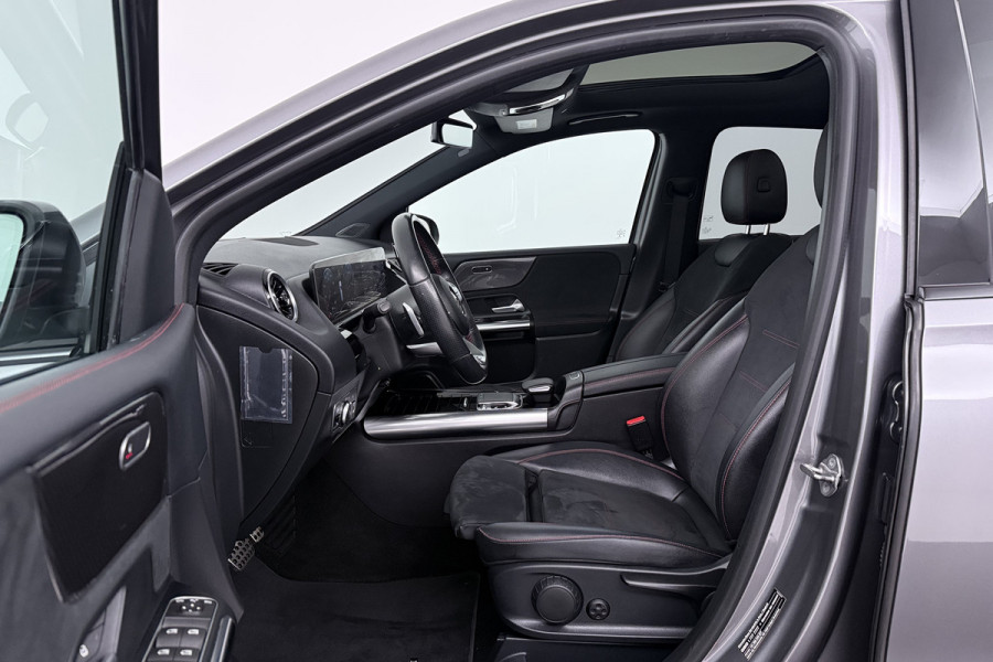 Mercedes-Benz B-Klasse 180 Business Solution AMG (PANORAMADAK, STOELVERWARMING, CAMERA, NAVIGATIE)