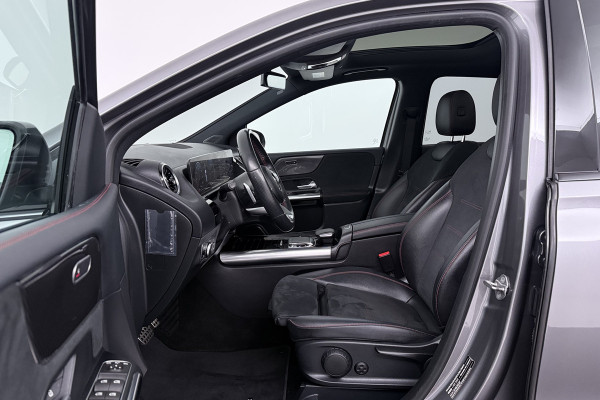 Mercedes-Benz B-Klasse 180 Business Solution AMG (PANORAMADAK, STOELVERWARMING, CAMERA, NAVIGATIE)