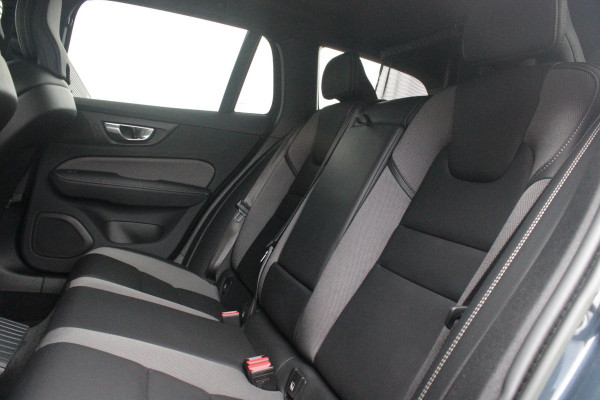 Volvo V60 2.0 T6 Plug-in hybrid 350PK AWD PLUS DARK | LONG RANGE | PANORAMISCH SCHUIF/KANTELDAK | NAVIGATIE VIA GOOGLE AUTO | APPLE CARPLAY / ANDROID AUTO | FULL-LED KOPLAMPEN | 19'' LICHTMETALEN VELGEN | LEDEREN BEKLEDING | POWER SEATS - BESTUURDERS- EN PASSAGIERSSTOEL ELEKTRISCHVERSTELBAAR MET GEHEUGEN, ELEKTRISCH VERSTELBARE  ZITVERLENGERS /LENDESTEUN VIERVOUDIG | STOEL- EN ACHTERBANKVERWARMING | STUURVERWARMING | PARKEERVERWARMING MET TIMER (STANDKACHEL) | ACHTERUIRIJ CAMERA | EXTRA GETINTE ACHTERRUITEN | ELEKTRISCH BEDIENBARE ACHTERKLEP | ELEKTRISCH INKLAPBARE BUITENSPIEGEL