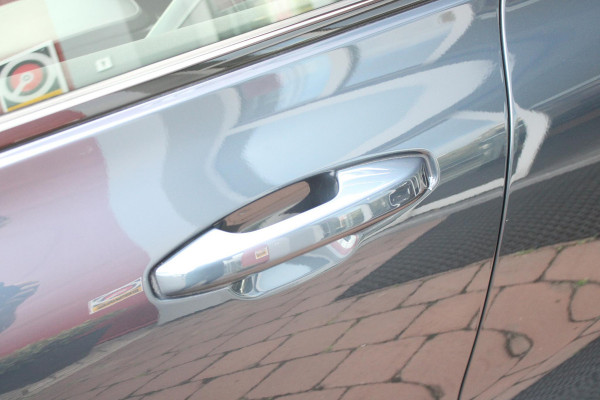 Volvo V60 2.0 T6 Plug-in hybrid 350PK AWD PLUS DARK | LONG RANGE | PANORAMISCH SCHUIF/KANTELDAK | NAVIGATIE VIA GOOGLE AUTO | APPLE CARPLAY / ANDROID AUTO | FULL-LED KOPLAMPEN | 19'' LICHTMETALEN VELGEN | LEDEREN BEKLEDING | POWER SEATS - BESTUURDERS- EN PASSAGIERSSTOEL ELEKTRISCHVERSTELBAAR MET GEHEUGEN, ELEKTRISCH VERSTELBARE  ZITVERLENGERS /LENDESTEUN VIERVOUDIG | STOEL- EN ACHTERBANKVERWARMING | STUURVERWARMING | PARKEERVERWARMING MET TIMER (STANDKACHEL) | ACHTERUIRIJ CAMERA | EXTRA GETINTE ACHTERRUITEN | ELEKTRISCH BEDIENBARE ACHTERKLEP | ELEKTRISCH INKLAPBARE BUITENSPIEGEL
