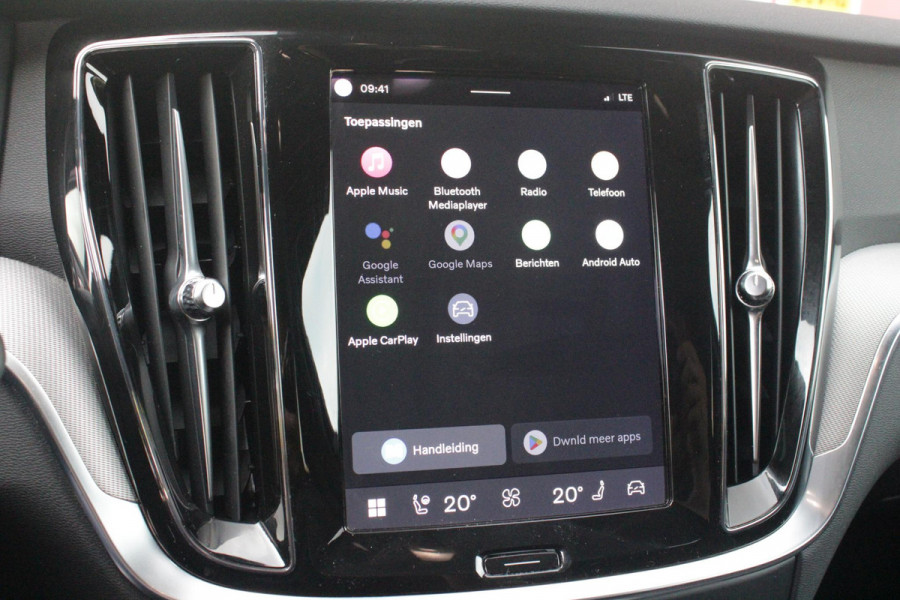 Volvo V60 2.0 T6 Plug-in hybrid 350PK AWD PLUS DARK | LONG RANGE | PANORAMISCH SCHUIF/KANTELDAK | NAVIGATIE VIA GOOGLE AUTO | APPLE CARPLAY / ANDROID AUTO | FULL-LED KOPLAMPEN | 19'' LICHTMETALEN VELGEN | LEDEREN BEKLEDING | POWER SEATS - BESTUURDERS- EN PASSAGIERSSTOEL ELEKTRISCHVERSTELBAAR MET GEHEUGEN, ELEKTRISCH VERSTELBARE  ZITVERLENGERS /LENDESTEUN VIERVOUDIG | STOEL- EN ACHTERBANKVERWARMING | STUURVERWARMING | PARKEERVERWARMING MET TIMER (STANDKACHEL) | ACHTERUIRIJ CAMERA | EXTRA GETINTE ACHTERRUITEN | ELEKTRISCH BEDIENBARE ACHTERKLEP | ELEKTRISCH INKLAPBARE BUITENSPIEGEL