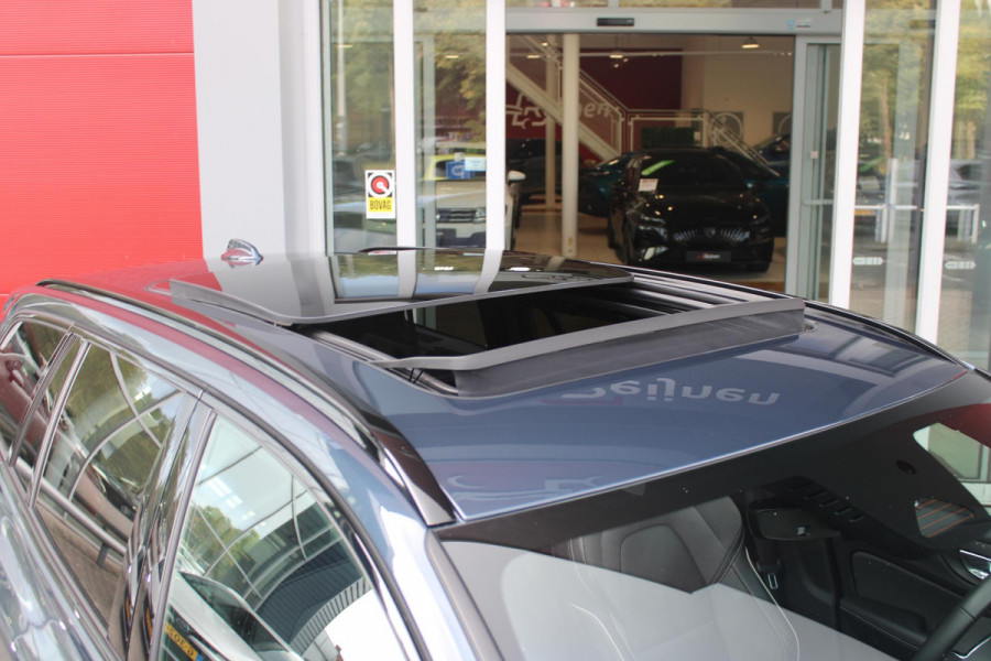 Volvo V60 2.0 T6 Plug-in hybrid 350PK AWD PLUS DARK | LONG RANGE | PANORAMISCH SCHUIF/KANTELDAK | NAVIGATIE VIA GOOGLE AUTO | APPLE CARPLAY / ANDROID AUTO | FULL-LED KOPLAMPEN | 19'' LICHTMETALEN VELGEN | LEDEREN BEKLEDING | POWER SEATS - BESTUURDERS- EN PASSAGIERSSTOEL ELEKTRISCHVERSTELBAAR MET GEHEUGEN, ELEKTRISCH VERSTELBARE  ZITVERLENGERS /LENDESTEUN VIERVOUDIG | STOEL- EN ACHTERBANKVERWARMING | STUURVERWARMING | PARKEERVERWARMING MET TIMER (STANDKACHEL) | ACHTERUIRIJ CAMERA | EXTRA GETINTE ACHTERRUITEN | ELEKTRISCH BEDIENBARE ACHTERKLEP | ELEKTRISCH INKLAPBARE BUITENSPIEGEL