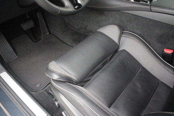 Volvo V60 2.0 T6 Plug-in hybrid 350PK AWD PLUS DARK | LONG RANGE | PANORAMISCH SCHUIF/KANTELDAK | NAVIGATIE VIA GOOGLE AUTO | APPLE CARPLAY / ANDROID AUTO | FULL-LED KOPLAMPEN | 19'' LICHTMETALEN VELGEN | LEDEREN BEKLEDING | POWER SEATS - BESTUURDERS- EN PASSAGIERSSTOEL ELEKTRISCHVERSTELBAAR MET GEHEUGEN, ELEKTRISCH VERSTELBARE  ZITVERLENGERS /LENDESTEUN VIERVOUDIG | STOEL- EN ACHTERBANKVERWARMING | STUURVERWARMING | PARKEERVERWARMING MET TIMER (STANDKACHEL) | ACHTERUIRIJ CAMERA | EXTRA GETINTE ACHTERRUITEN | ELEKTRISCH BEDIENBARE ACHTERKLEP | ELEKTRISCH INKLAPBARE BUITENSPIEGEL