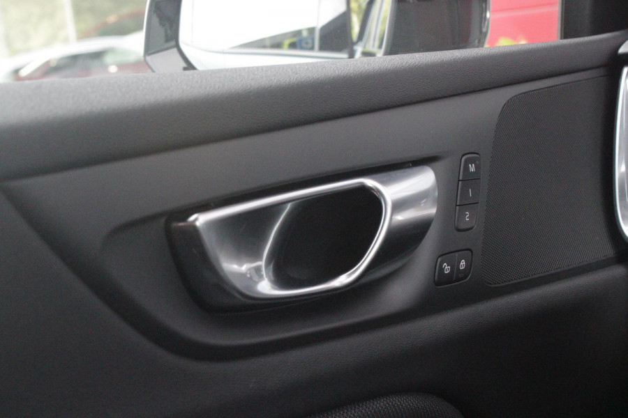 Volvo V60 2.0 T6 Plug-in hybrid 350PK AWD PLUS DARK | LONG RANGE | PANORAMISCH SCHUIF/KANTELDAK | NAVIGATIE VIA GOOGLE AUTO | APPLE CARPLAY / ANDROID AUTO | FULL-LED KOPLAMPEN | 19'' LICHTMETALEN VELGEN | LEDEREN BEKLEDING | POWER SEATS - BESTUURDERS- EN PASSAGIERSSTOEL ELEKTRISCHVERSTELBAAR MET GEHEUGEN, ELEKTRISCH VERSTELBARE  ZITVERLENGERS /LENDESTEUN VIERVOUDIG | STOEL- EN ACHTERBANKVERWARMING | STUURVERWARMING | PARKEERVERWARMING MET TIMER (STANDKACHEL) | ACHTERUIRIJ CAMERA | EXTRA GETINTE ACHTERRUITEN | ELEKTRISCH BEDIENBARE ACHTERKLEP | ELEKTRISCH INKLAPBARE BUITENSPIEGEL