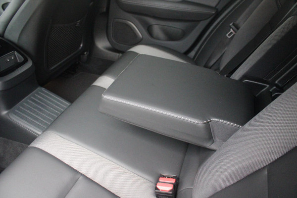Volvo V60 2.0 T6 Plug-in hybrid 350PK AWD PLUS DARK | LONG RANGE | PANORAMISCH SCHUIF/KANTELDAK | NAVIGATIE VIA GOOGLE AUTO | APPLE CARPLAY / ANDROID AUTO | FULL-LED KOPLAMPEN | 19'' LICHTMETALEN VELGEN | LEDEREN BEKLEDING | POWER SEATS - BESTUURDERS- EN PASSAGIERSSTOEL ELEKTRISCHVERSTELBAAR MET GEHEUGEN, ELEKTRISCH VERSTELBARE  ZITVERLENGERS /LENDESTEUN VIERVOUDIG | STOEL- EN ACHTERBANKVERWARMING | STUURVERWARMING | PARKEERVERWARMING MET TIMER (STANDKACHEL) | ACHTERUIRIJ CAMERA | EXTRA GETINTE ACHTERRUITEN | ELEKTRISCH BEDIENBARE ACHTERKLEP | ELEKTRISCH INKLAPBARE BUITENSPIEGEL
