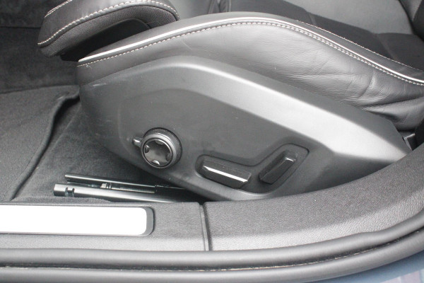 Volvo V60 2.0 T6 Plug-in hybrid 350PK AWD PLUS DARK | LONG RANGE | PANORAMISCH SCHUIF/KANTELDAK | NAVIGATIE VIA GOOGLE AUTO | APPLE CARPLAY / ANDROID AUTO | FULL-LED KOPLAMPEN | 19'' LICHTMETALEN VELGEN | LEDEREN BEKLEDING | POWER SEATS - BESTUURDERS- EN PASSAGIERSSTOEL ELEKTRISCHVERSTELBAAR MET GEHEUGEN, ELEKTRISCH VERSTELBARE  ZITVERLENGERS /LENDESTEUN VIERVOUDIG | STOEL- EN ACHTERBANKVERWARMING | STUURVERWARMING | PARKEERVERWARMING MET TIMER (STANDKACHEL) | ACHTERUIRIJ CAMERA | EXTRA GETINTE ACHTERRUITEN | ELEKTRISCH BEDIENBARE ACHTERKLEP | ELEKTRISCH INKLAPBARE BUITENSPIEGEL